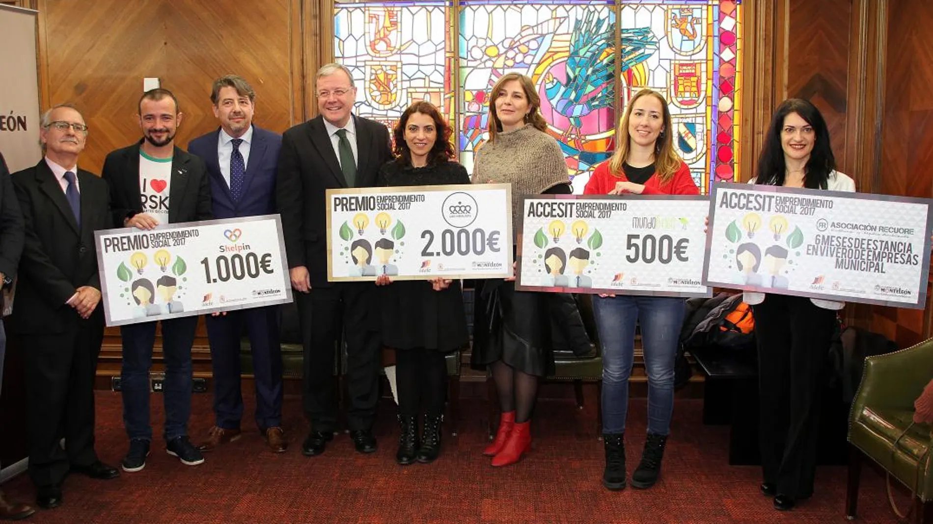 Antonio Silván entrega los premios de la Fundación Monteleón