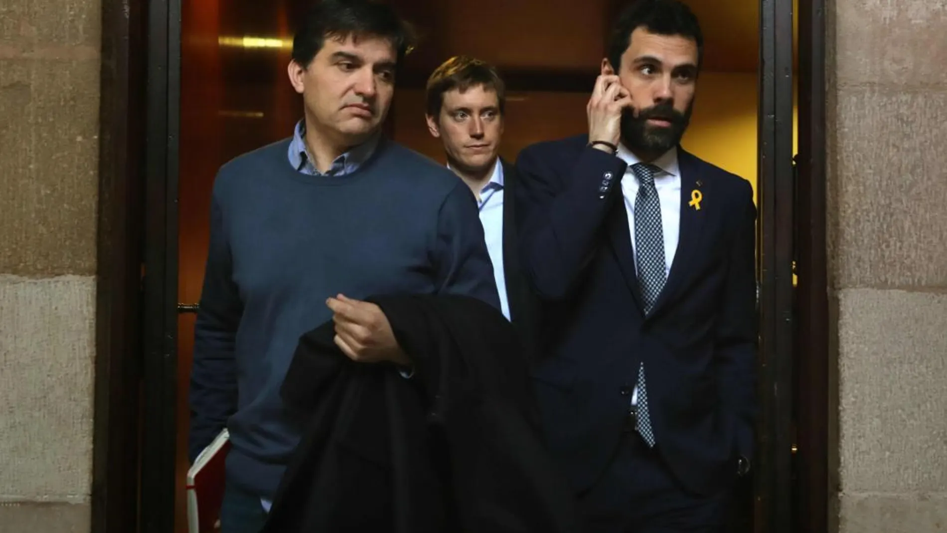 El presidente del Parlament, Roger Torrent, y el portavoz de ERC, Sergi Sebrià en el Parlament/Efe