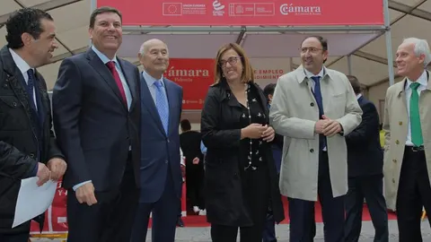 El director provincial del Servicio Público de Empleo Estatal, Miguel Ángel de la Fuente; el consejero de Empleo, Carlos Fernández Carriedo; el presidente de la Cámara de Comercio e Industria, Vicente Villagrá; la presidenta de la Diputación, Ángeles Armisén; el alcalde de Palencia, Alfonso Polanco; y el delegado de la Junta, Luis Domingo González, en la inauguración de la II Feria de Empleo y Emprendimiento de la ciudad de Palencia