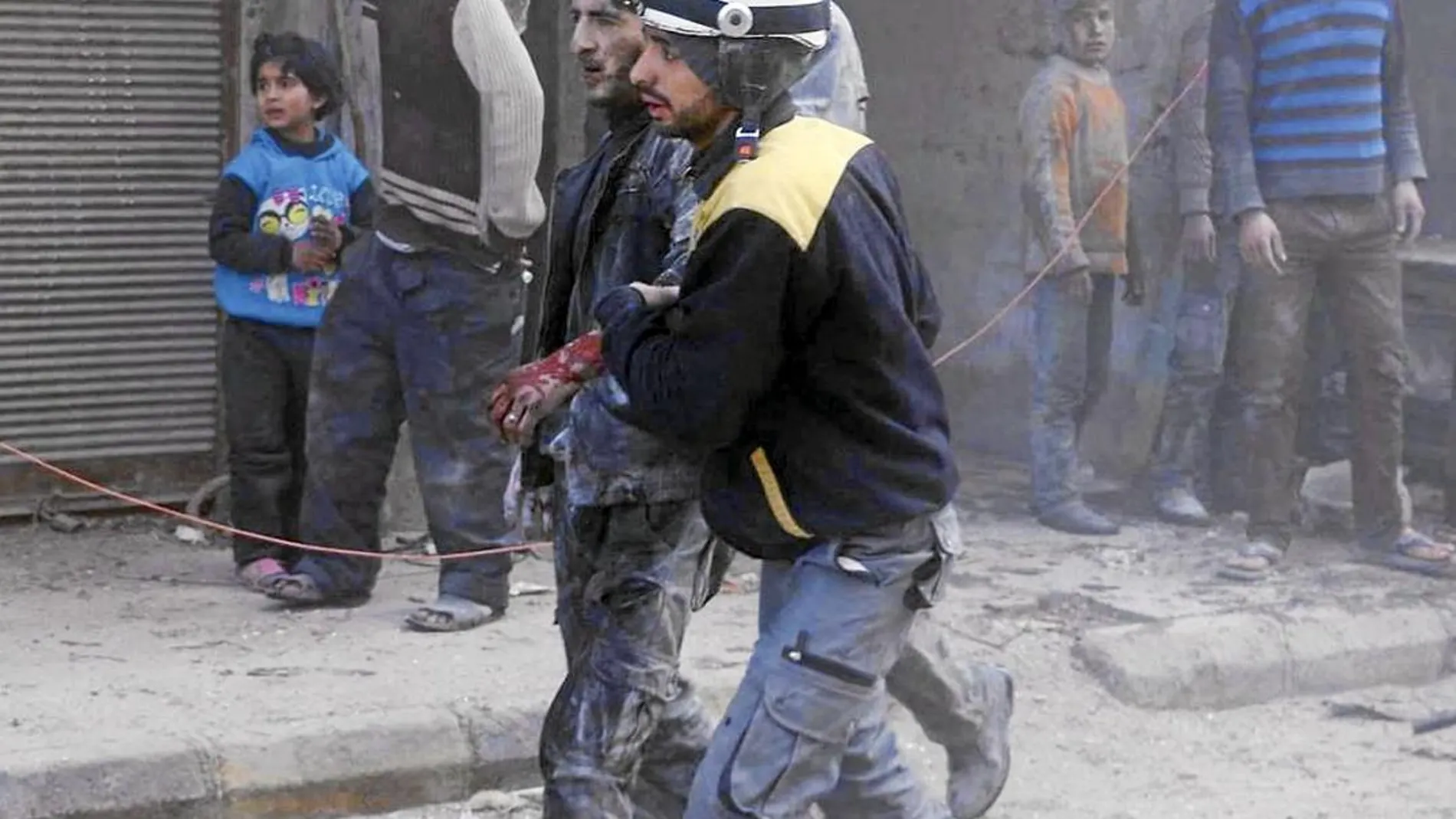 El régimen bombardeó el miércoles la localidad de Duma, cerca de Damasco, causando múltiples víctimas inocentes