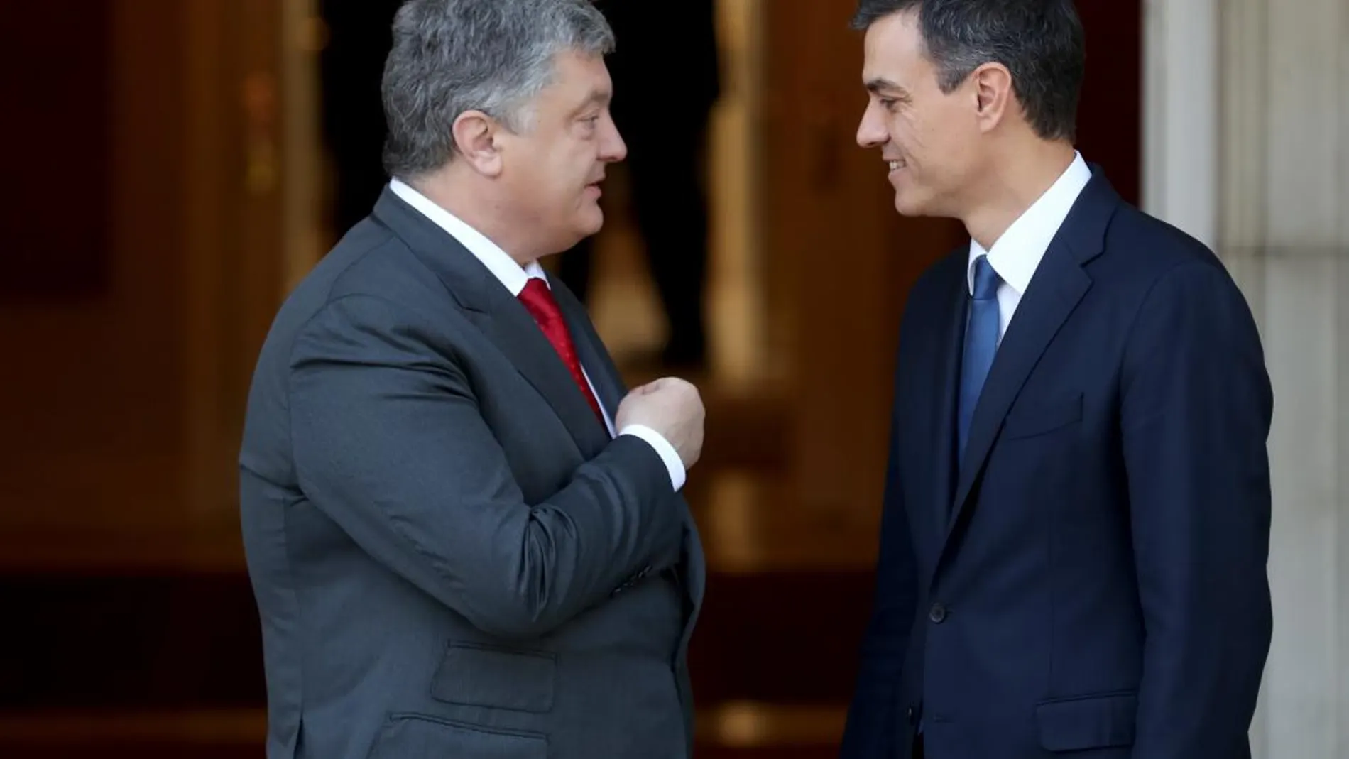 Pedro Sánchez, ha recibido hoy en el Palacio de la Moncloa al presidente de Ucrania, Petró Poroshenko / Reuters