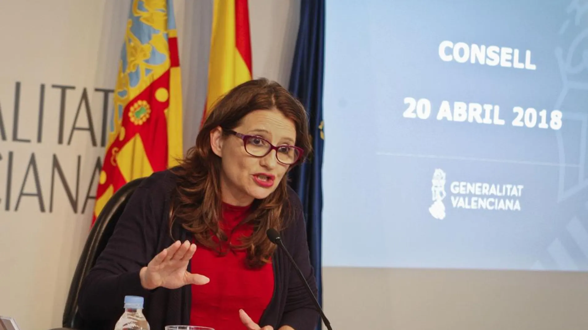 La vicepresidenta y portavoz del Consell, Mónica Oltra, compareció tras la reunión semanal del Gobierno valenciano a la que no pudieron acudir tres de sus miembros, entre ellos, el presidente Puig