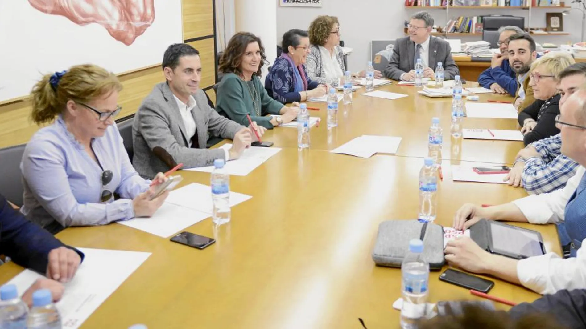 Puig reunió ayer al Secretariado del PSPV para abordar la gestión de la crisis provocada por las informaciones que desvelan que varios juzgados están investigando la financiación del partido