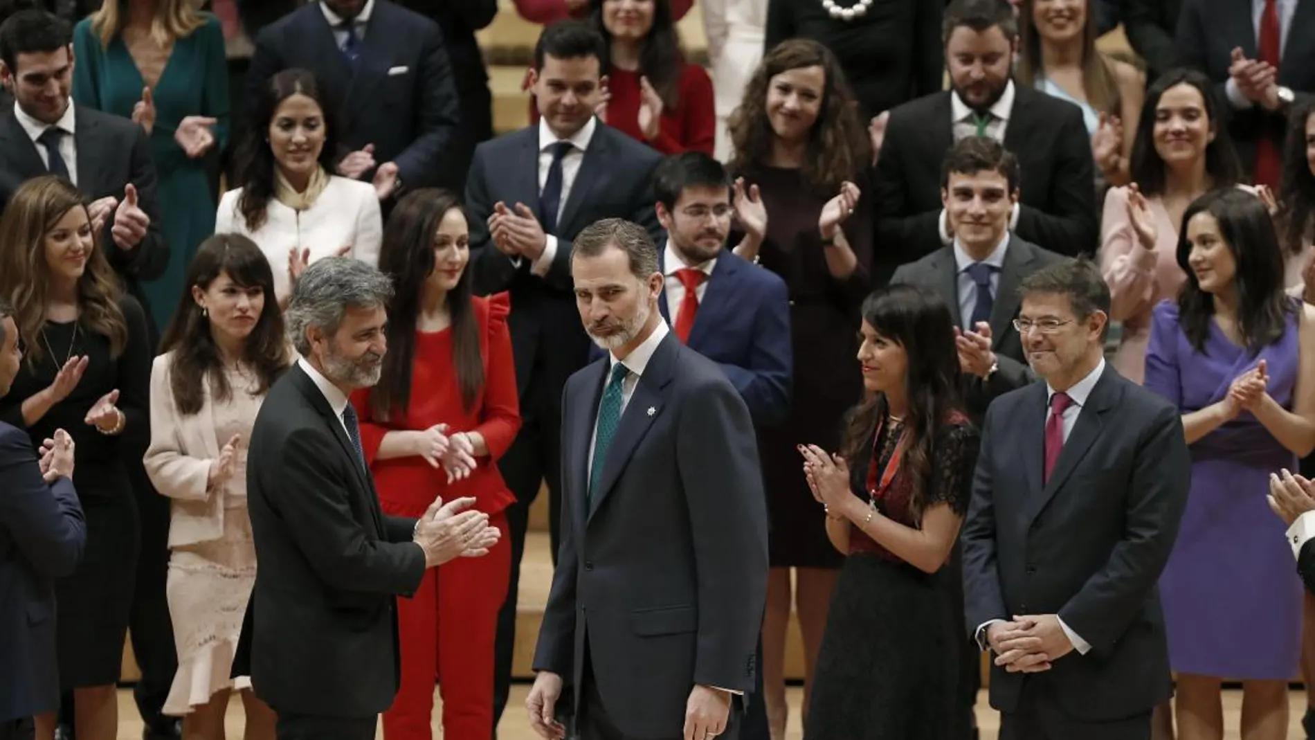 Felipe VI junto al presidente del Consejo General del Poder Judicial y del Tribunal Supremo, Carlos Lesmes y el ministro de Justicia Rafael Catalá