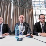 Luis Manuel Rubiales, en el centro, se mostró indignado por el aplazamiento de las elecciones