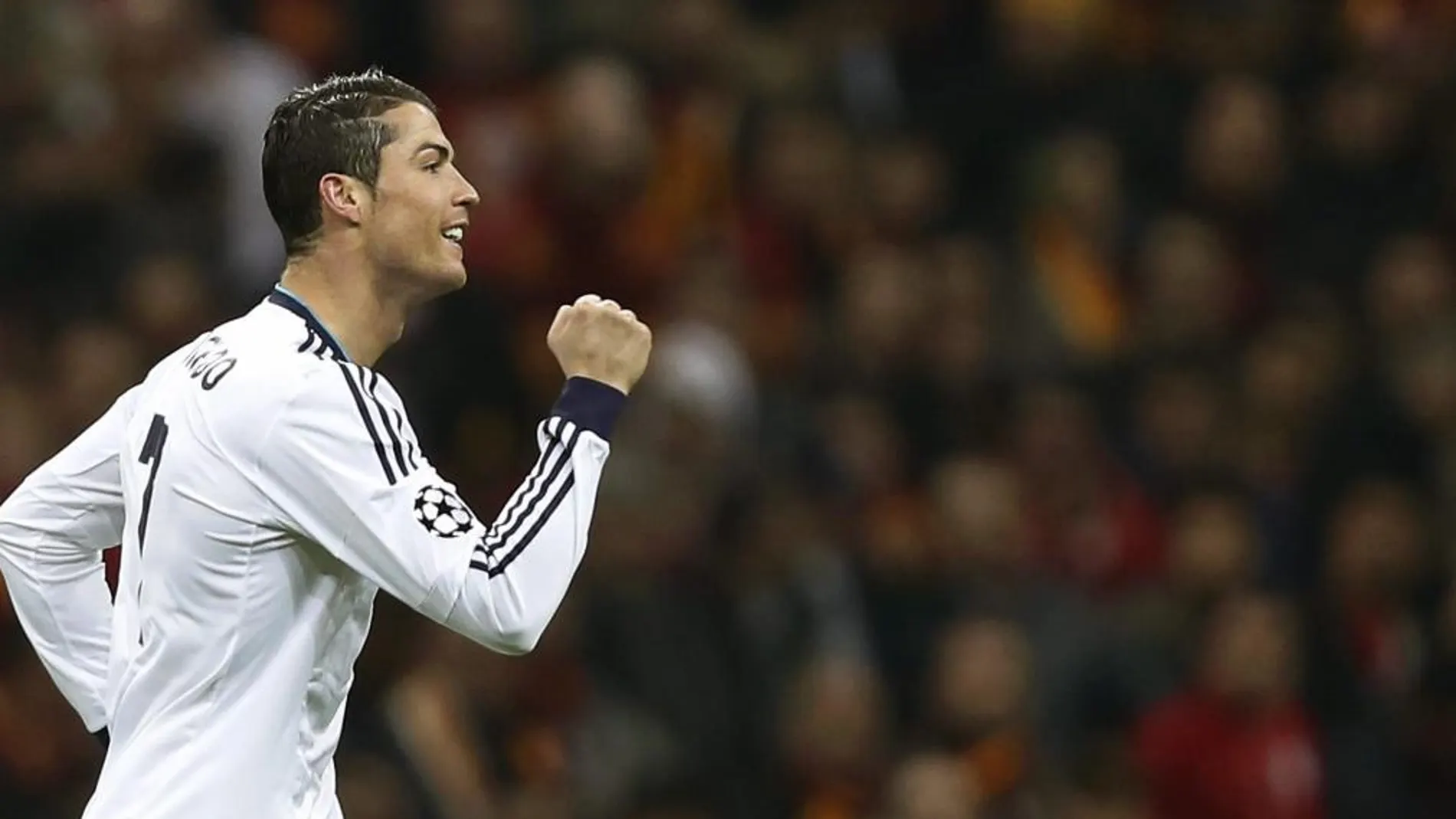 El delantero luso del Real Madrid, Cristiano Ronaldo celebra su tanto