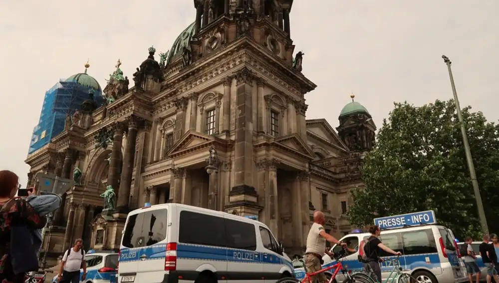 La Policía acordona la catedral de Berlín/Reuterst