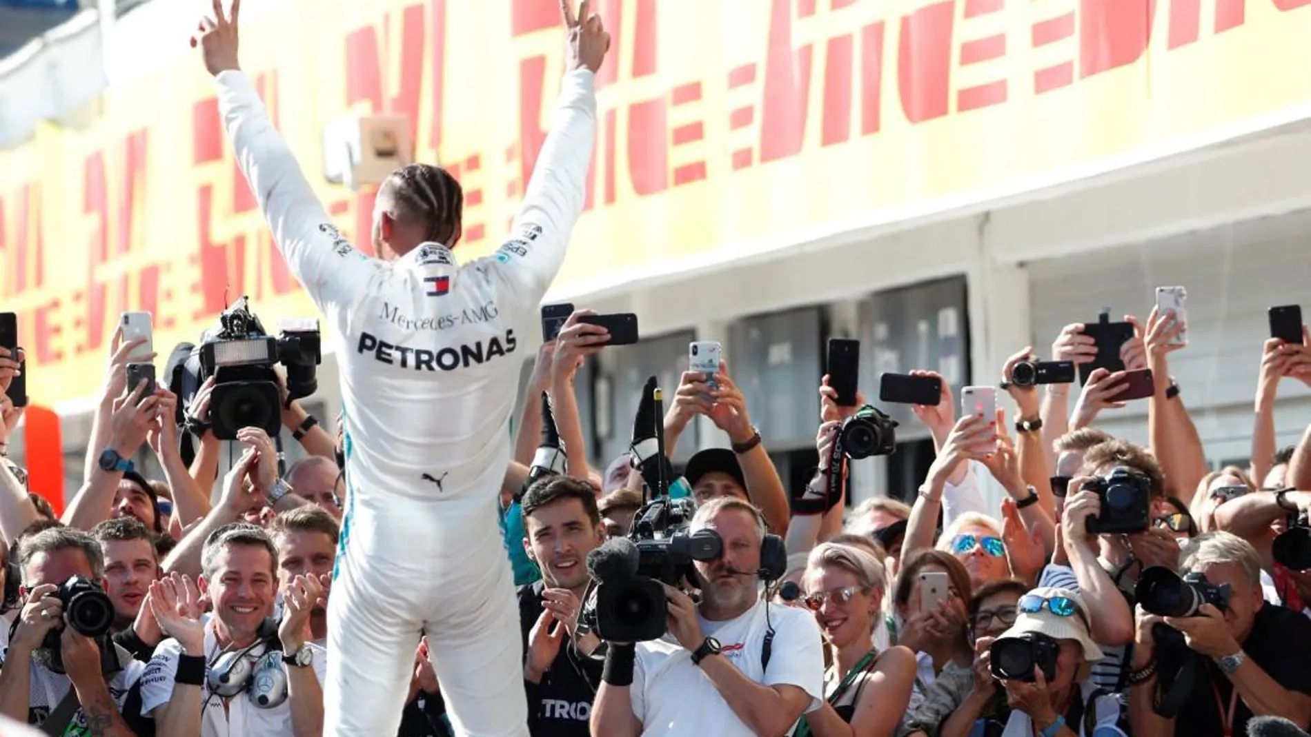 El inglés Lewis Hamilton amplia a 24 puntos su ventaja sobre el alemán Sebastian Vettel (Ferrari) / Foto: Reuters