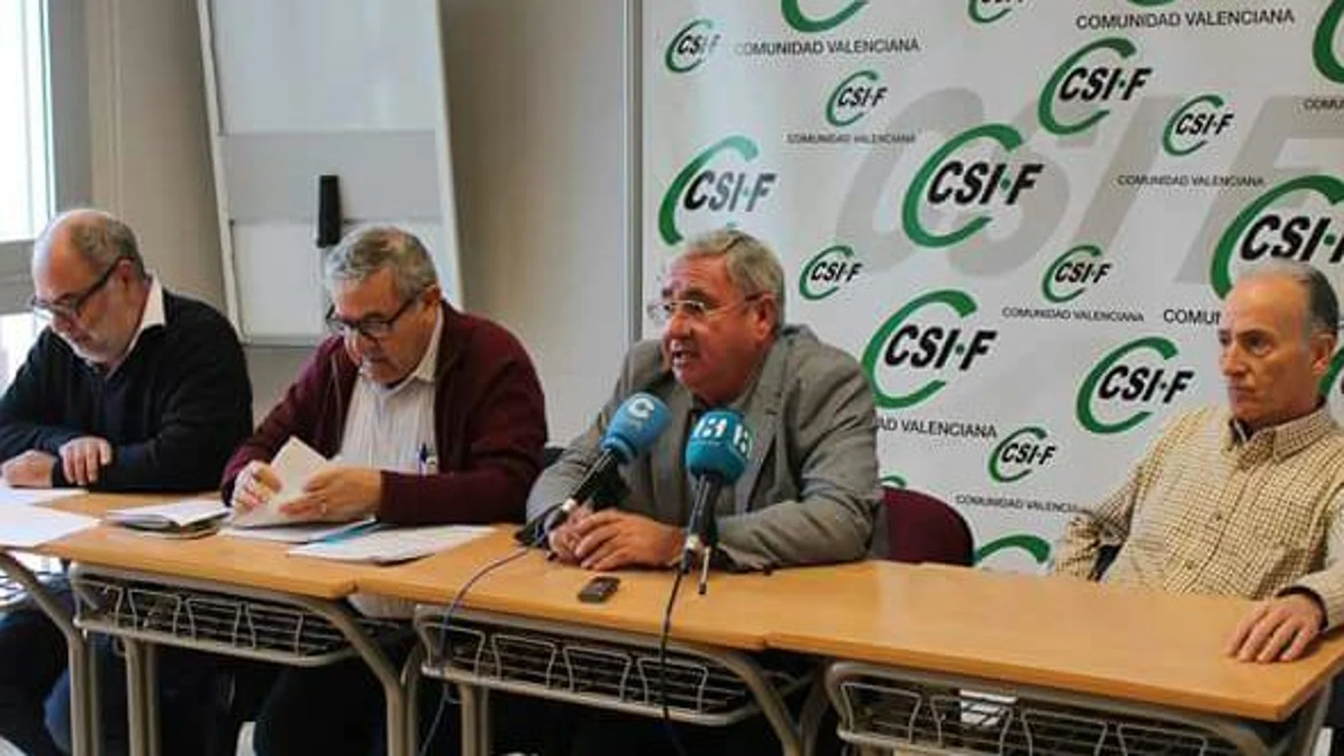 De izda. a dcha., Vicent Mauri (Intersindical Valenciana), Fermín Palacios (Sindicato Independiente), Daniel Matoses (CSI·F) e Ismael Moreno (USO)