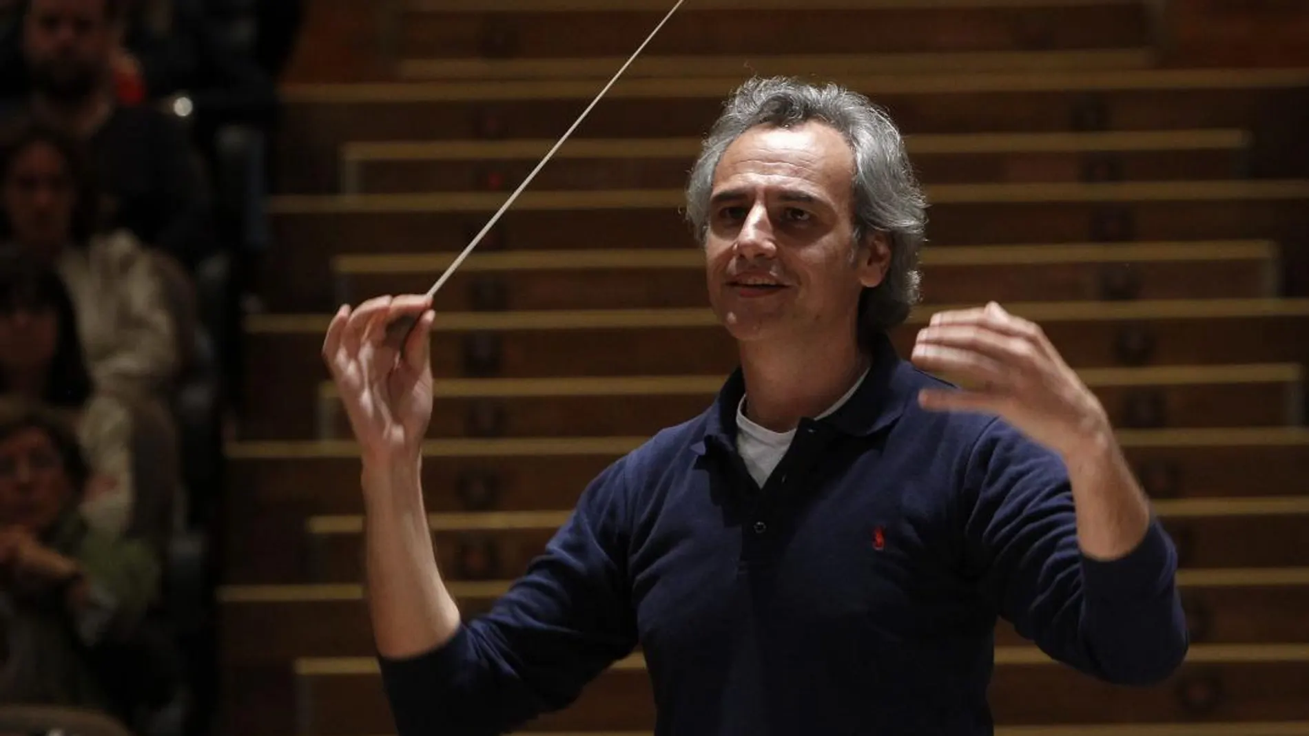 El director Pedro Halffter, en un ensayo en el Maestranza