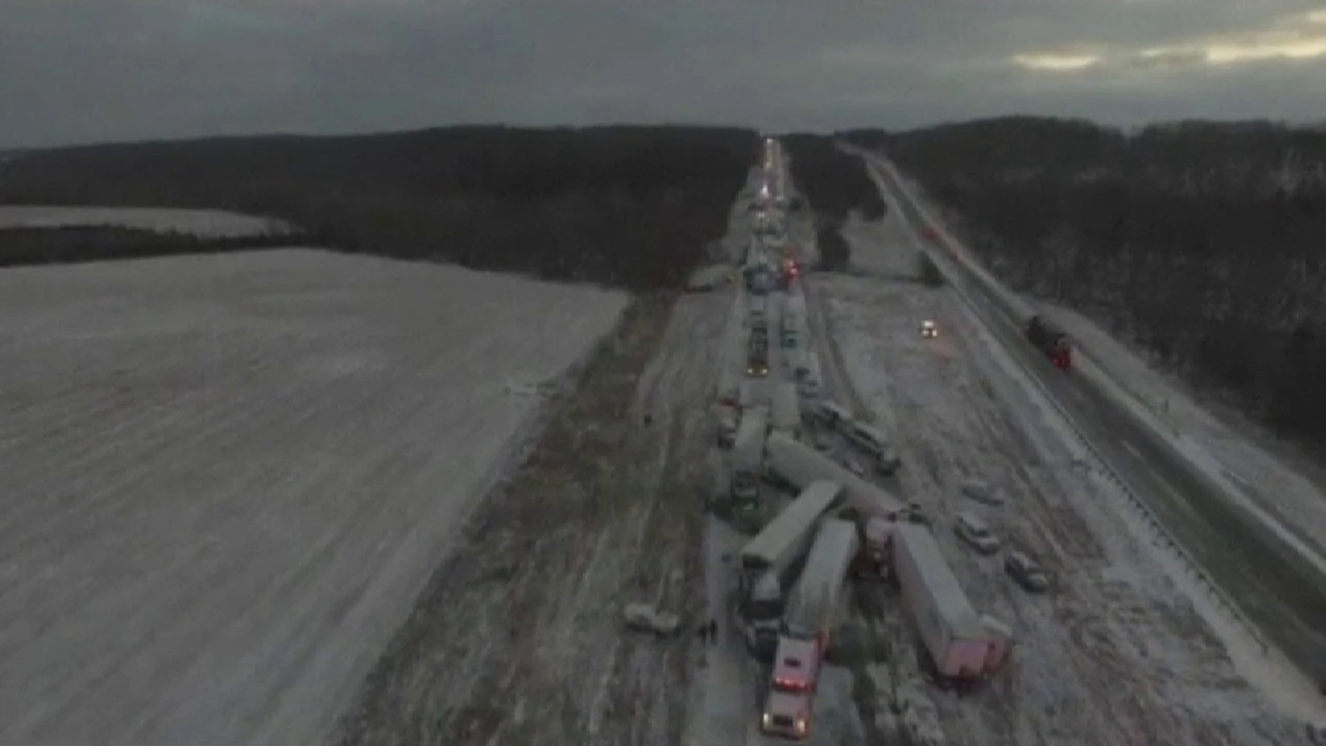 Un accidente múltiple colapsa una autopista en Estados Unidos