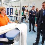 Fernández Carriedo visita la lavandería industrial del Centro Especial de Empleo Soltra en La Virgen del Camino (León)