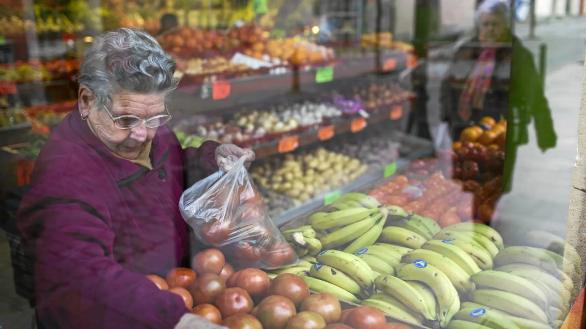El 94 por ciento de los vecinos de Barcelona realizan sus compras habiutales de productos de alimentación en su barrio