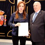 La presidenta de las Cortes, Silvia Clemente, recibe el informe del Procurador del Común, Javier Amoedo