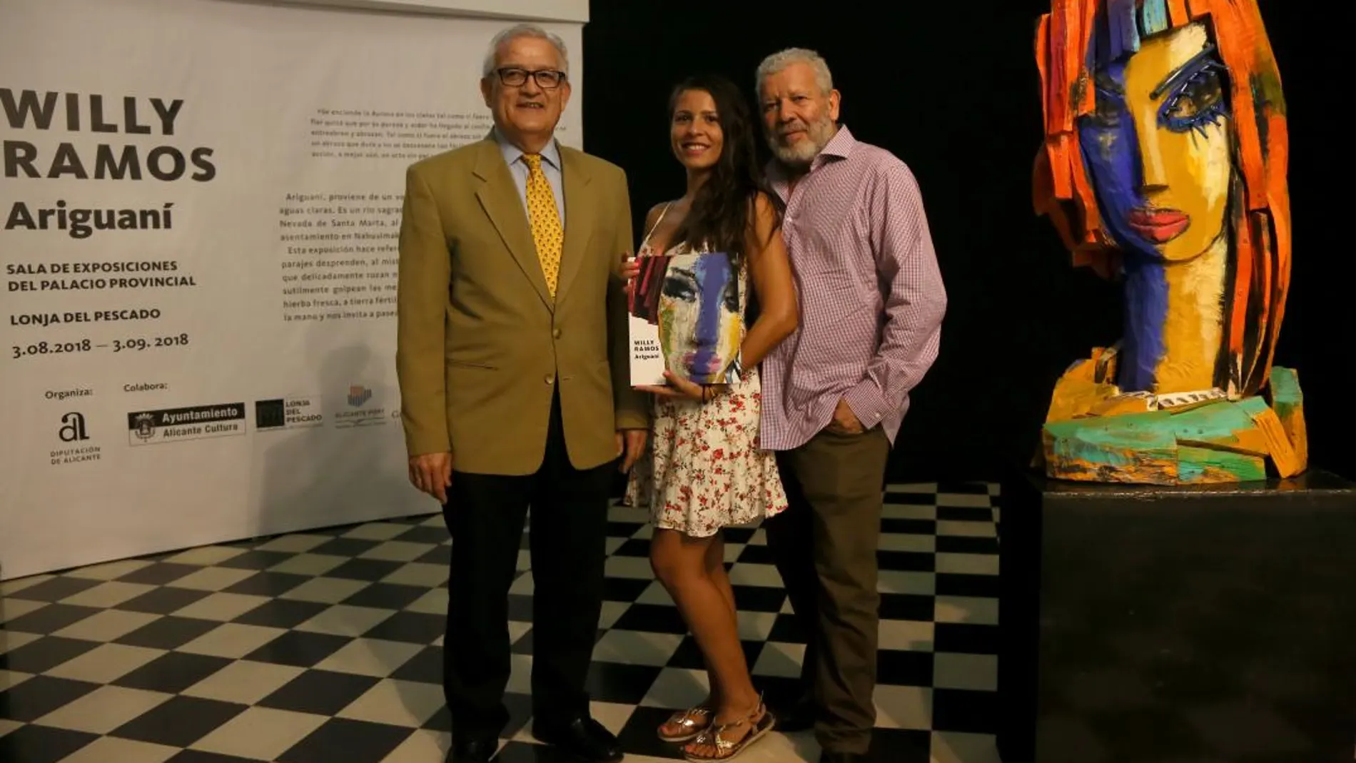 El artista Willy Ramos, durante la presentación de la muestra (LA RAZÓN)