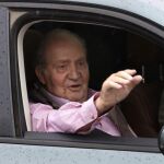 El Rey Juan Carlos, a la salida hoy del Hospital Universitario Sanitas La Moraleja, tras recibir el alta médica