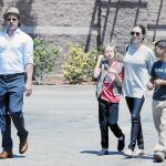 Pitt y Jolie tienen tres hijos biológicos y tres adoptados. En la imagen, con Shiloh y Pax