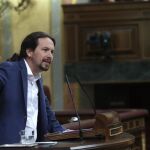El líder de Podemos, Pablo Iglesias interviene en el debate de la moción de censura. EFE/Zipi