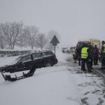 Accidente en la N-6 entre las localidades segovianas de San Rafael y El Espinar en medio de una intensa nevada