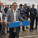 El presidente de la Diputación de Huelva, Ignacio Caraballo, ayer en la firma del pacto