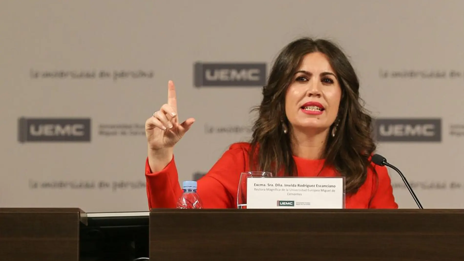 La rectora de la UEMC, Imelda Rodríguez, expone los datos del informe del BBVA que sitúan a la universidad entre las mejores en la materia