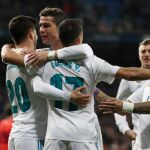 Los jugadores del Real Madrid celebran uno de los tantos anotados a la Real Sociedad