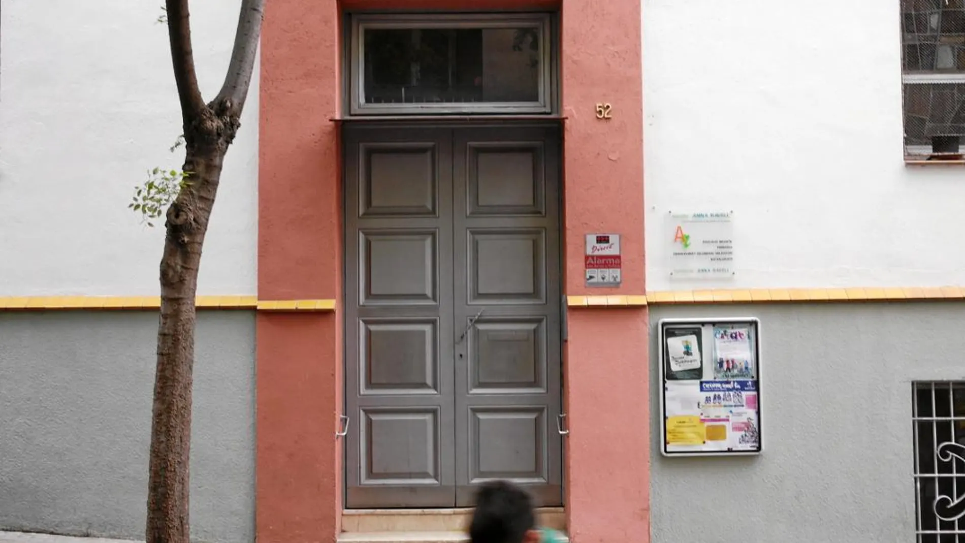 El centro Anna Ravell atendió la denuncia de la familia de la menor y apartó al profesor de su trabajo hasta que culmine la investigación