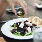 Tomar aceite de oliva en pequeñas dosis es muy bueno para la salud