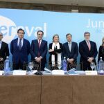 José Rolando Álvarez, Pilar del Olmo y Jesús Terciado, junto con miembros de la junta directiva de Iberaval, en la Junta general celebrada en Burgos