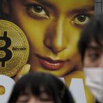 Un anuncio de bitcoins en el metro de Tokio