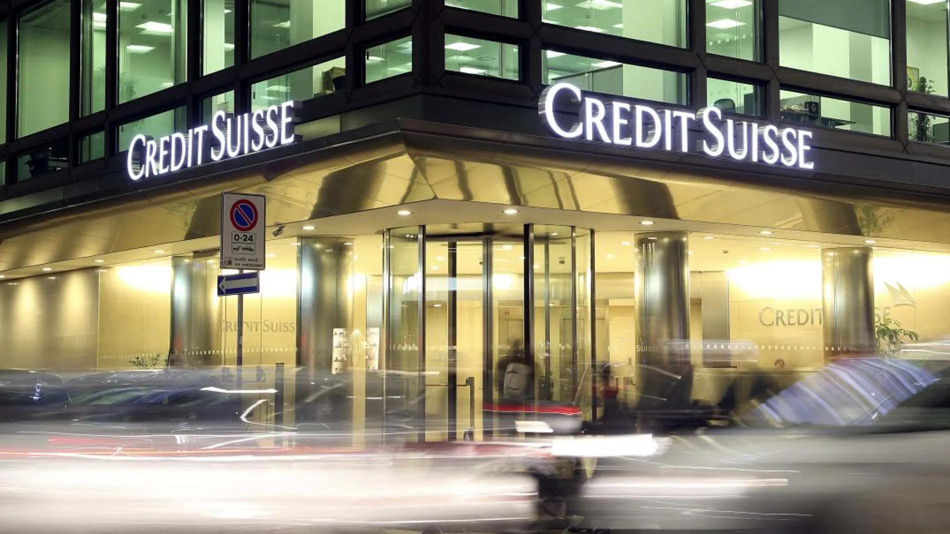 Logo de Credit Suisse en un edificio de la compañía en Milán. REUTERS/Stefano Rellandini/File Photo