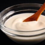 Un yogur en un recipiente