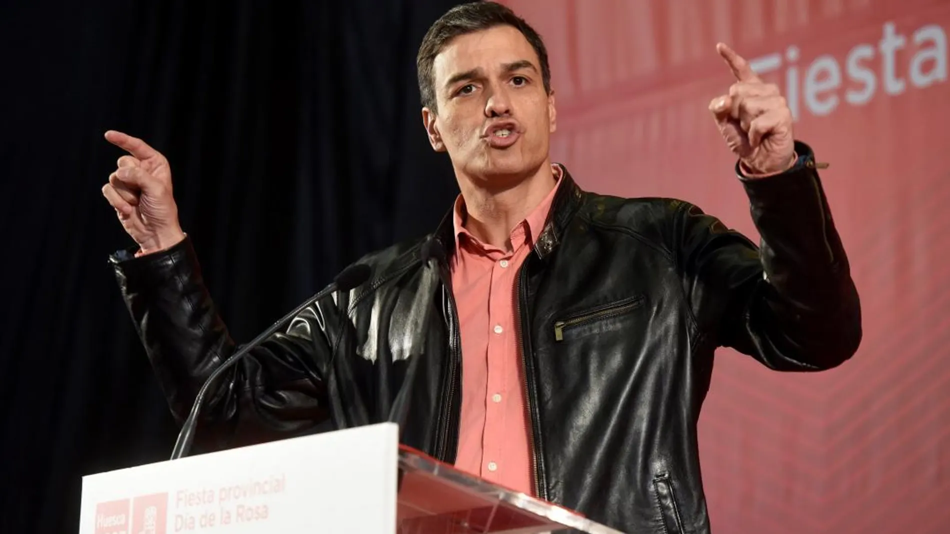 Pedro Sánchez, durante su intervención en el acto organizado con motivo de la celebración del Día de la Rosa del PSOE del Altoaragón