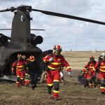 Proyección aérea del equipo SP USAR UME en un 'Chinook' del BHELEME II durante el pasado ejercicio "Gamma Palazuelos"