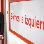 El secretario general socialista, Pedro Sánchez, ayer durante la rueda de prensa en la sede del partido