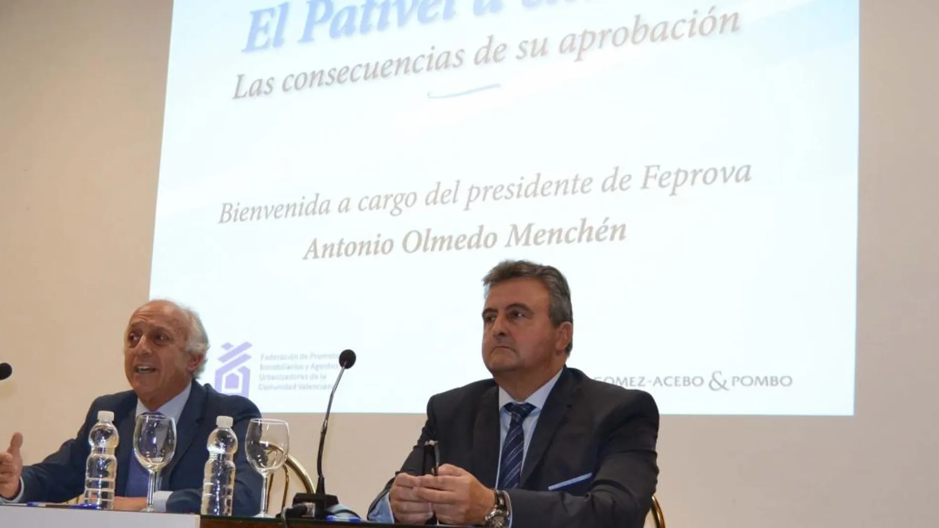 El presidente de Feprova, Antonio Olmedo, abrió la jornada de trabajo sobre el Pativel en la que intervinieron expertos en materia urbanística, económica y jurídica