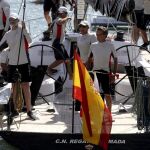 Felipe VI (i) a bordo del "Aifos 500"a su llegada al puerto de Palma tras participar en la primera jornada de la 37 Edición de la Copa del Rey Mapfre de vela. EFE/Ballesteros