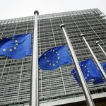 Banderas de la Unión Europea frente a la sede de la Comisión Europea
