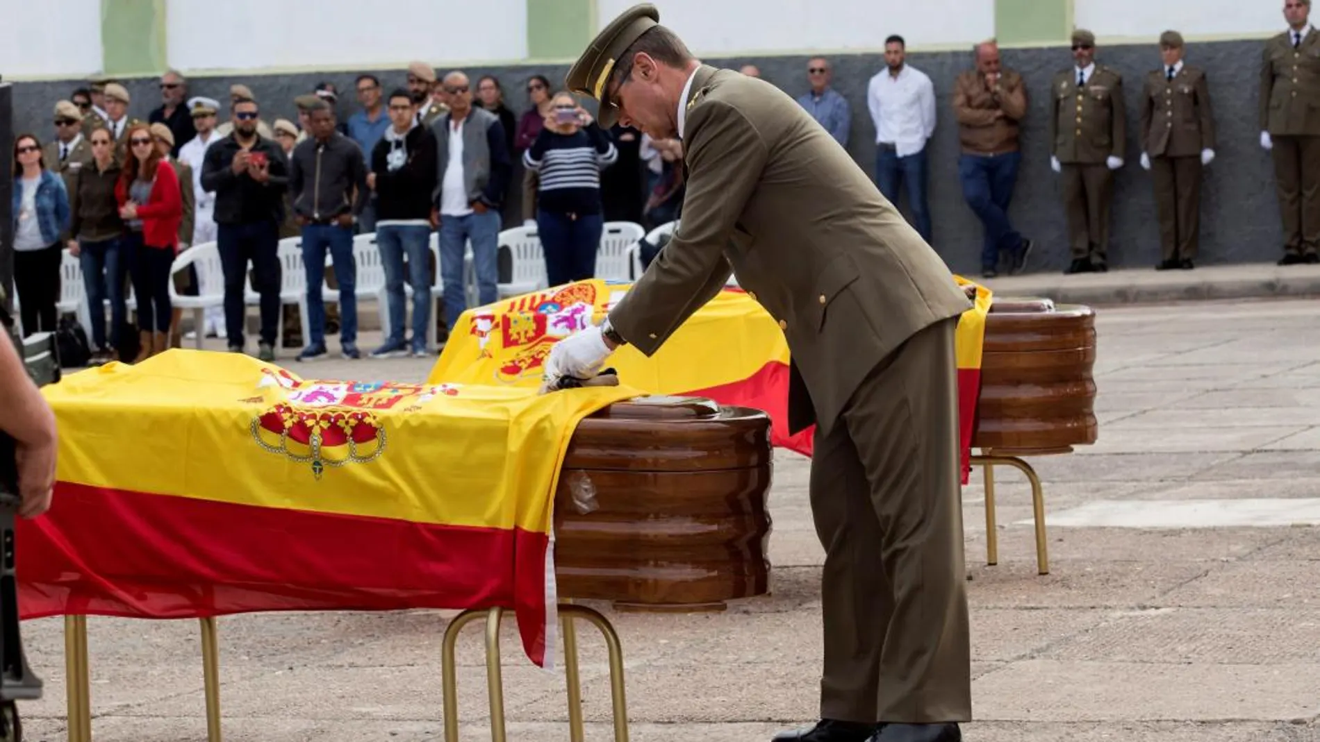 Funeral celebrado hoy en el acuartelamiento de la capital, en Fuerteventura, por los zapadores, el cabo José Luis León Socorro y el soldado Eynar Esaú Mina Lozano/Efe