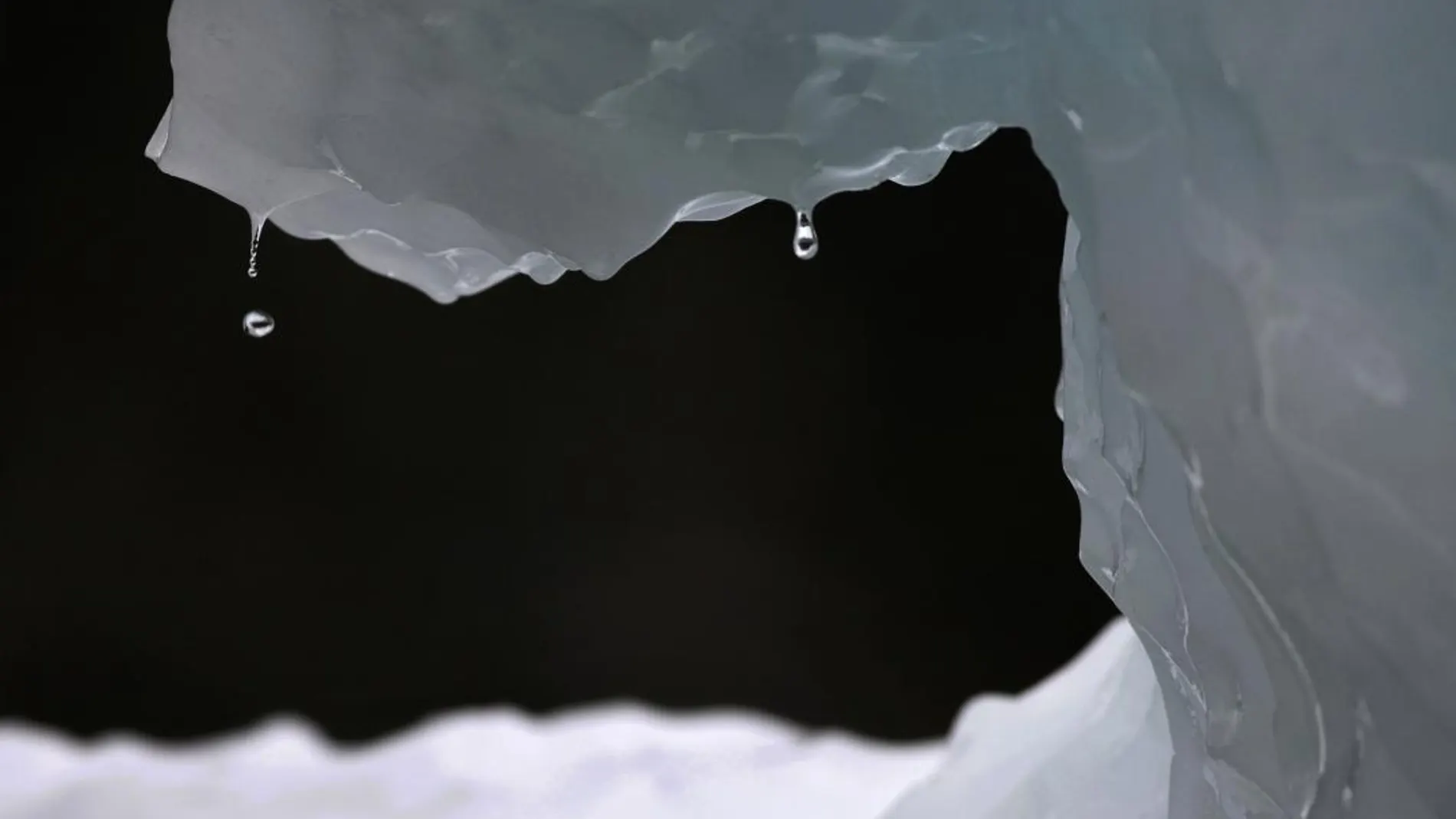 Detalle de un glaciar de Groenlandia descongelándose