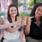 Sutton (Meghann Fahy), Jane (Katie Stevens) y Kat (Aisha Dee), protagonistas de «The Bold Type»