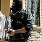 Agentes de la Guardia Civil, ayer, en Mataró, tras el registro efectuado en la vivienda de uno de los terroristas detenidos (en la imagen) / Efe