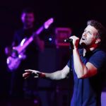 El cantante Pablo Alborán, durante su actuación para clausurar el Universal Music Festival esta noche en el Teatro Real de Madrid. Efe/J.P.Gandul