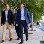 El presidente del Partido Popular de Castilla y León y alcalde de Salamanca, Alfonso Fernández Mañueco, visita las obras del Paseo de Canalejas, donde realizó el anuncio
