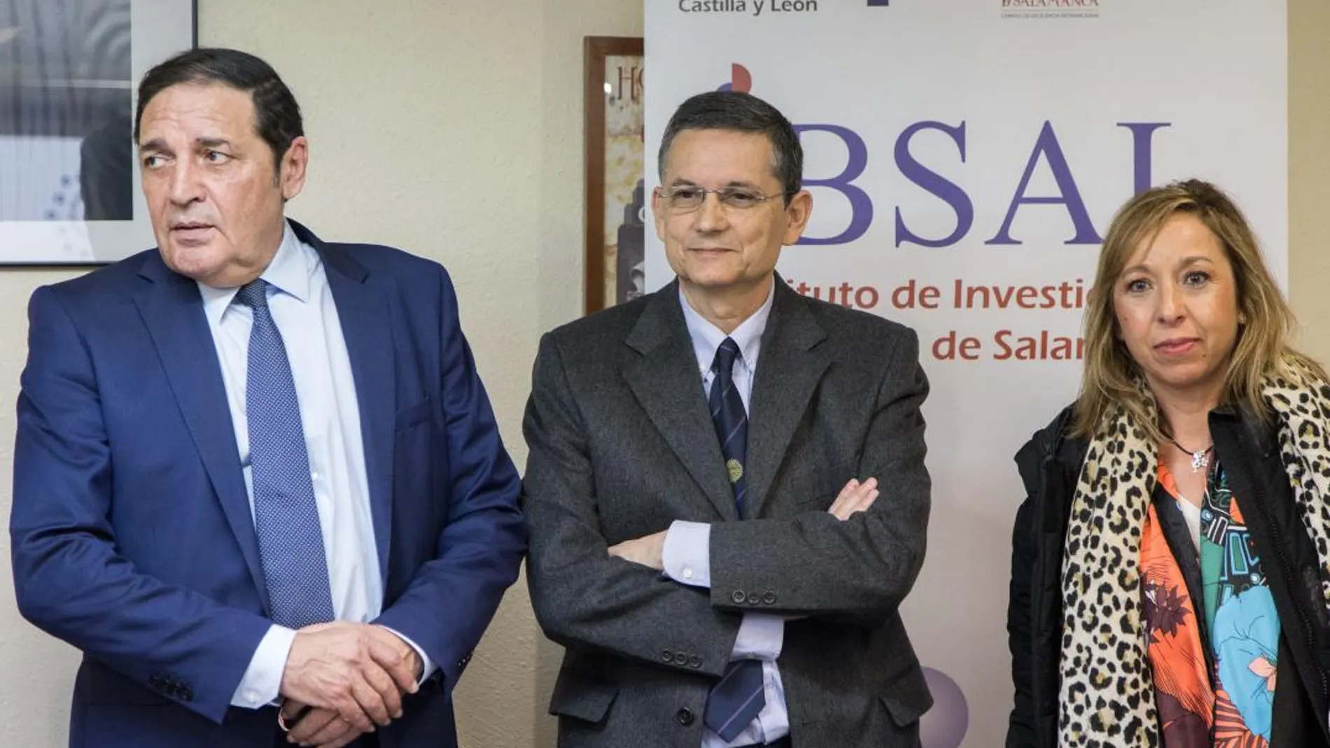 Antonio Sáez Aguado junto a Rogelio Sarmiento y Susana Pérez, en el Ibsal