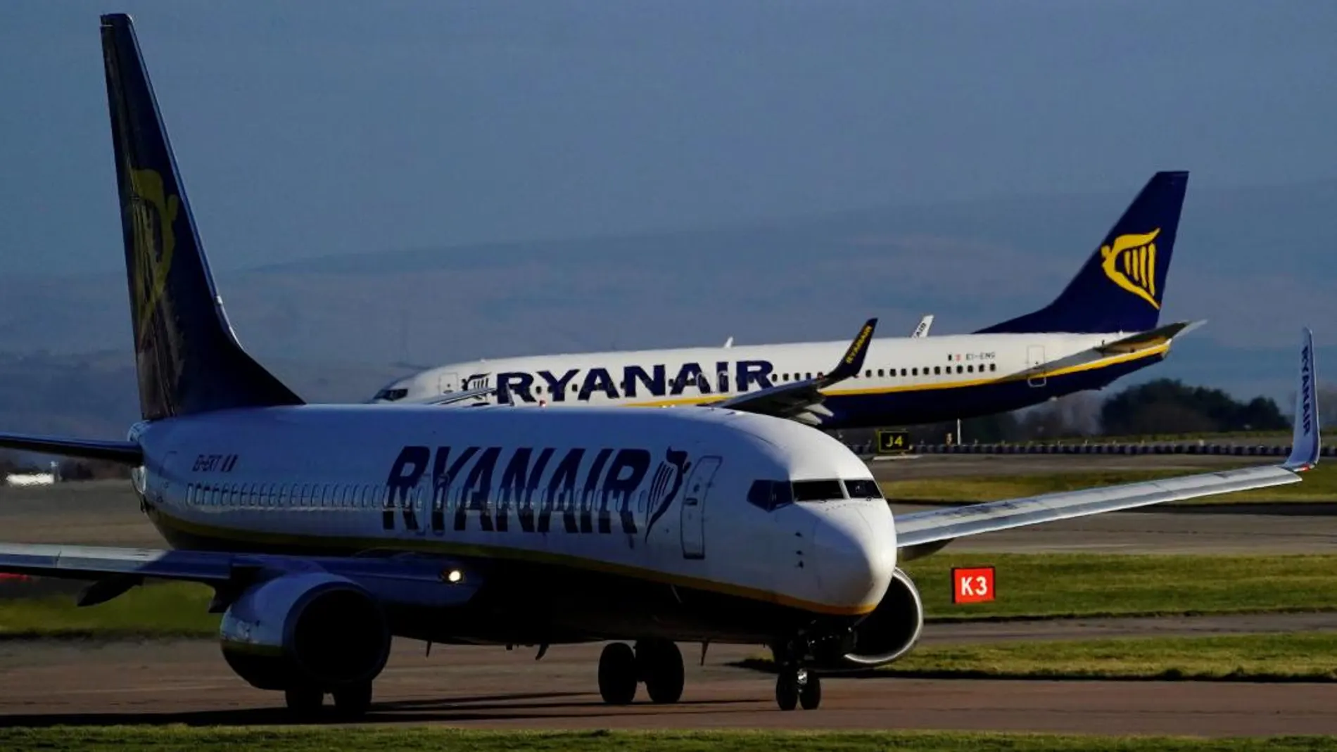 Imagen de dos aviones de la compañía de bajo coste