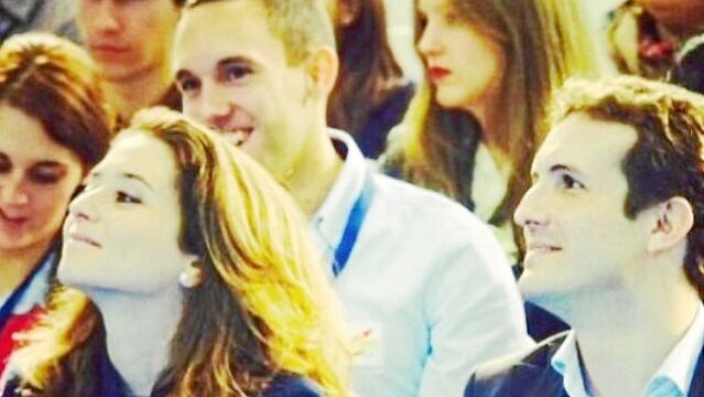 Isabel Díaz junto a Pablo Casado durante un acto del partido