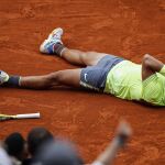 Nadal se lanzó al suelo tras volver a Nadal Roland Garros