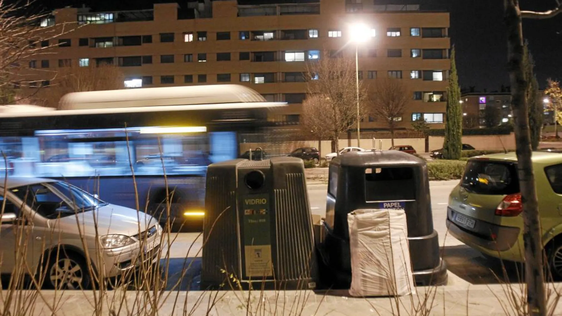 En la imagen, el contenedor en el que se hallaron los primeros restos, en la calle Ana de Austria, a un kilómetro del segundo, en Arroyo de Pos