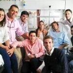 Manuel Escribano, en el hospital, acompañado de sus familiares y amigos
